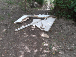 Na bunkru dřeli dobrovolníci stovky hodin, neznámí pachatelé objekt vykradli a vykropili hasičákem