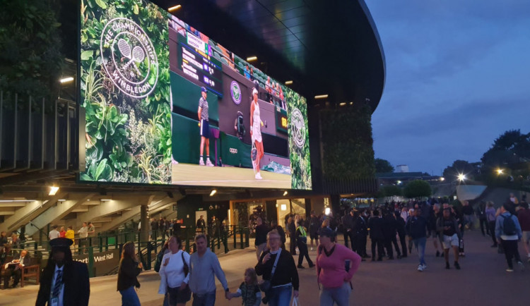 Účastníci Race to Wimbledon navštívili nejslavnější tenisový turnaj světa. Příští rok zamíří na Roland Garros