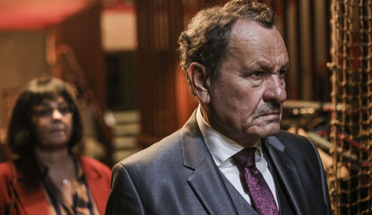 Miroslav Krobot ve svém dalším snímku vystupuje také v roli šéfa olomouckého divadla