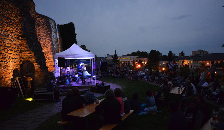 Přerovské hradby budou opět patřit muzice. Sedm koncertů nabídne jazz, rock i židovskou hudbu