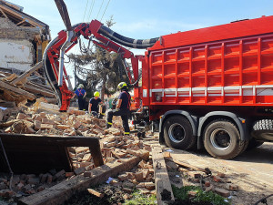 Tragická dohra výbuchu v Olšanech: pod troskami zemřel člověk