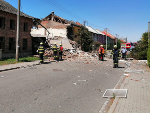 Muž, který zemřel v sutinách, ve vybuchlém domě v Olšanech bydlel. Pokračuje odstraňování trosek