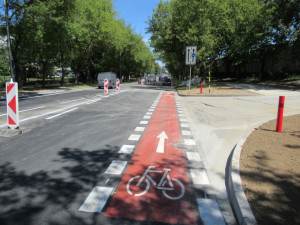 Olomouc opravila přechod v Hněvotínské ulici. Dostal dělící ostrůvek