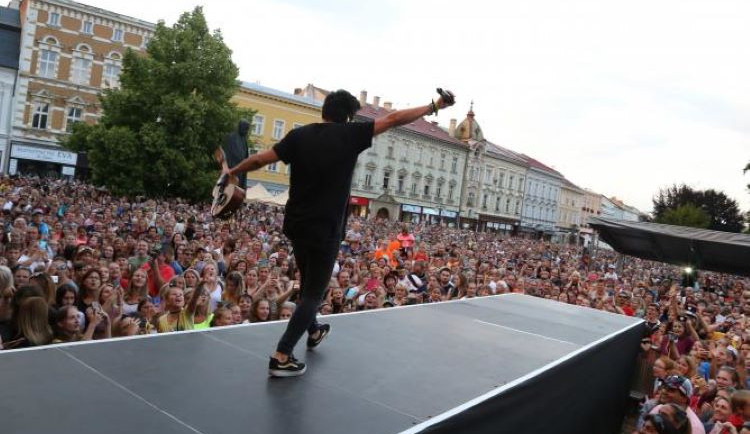 PV léto Minami a Mirai (40)