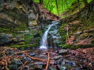 TIP NA VÝLET: Žabnické vodopády, zřícenina hradu Drahotuš a vyhlídka U jelena. To vše na jednom místě