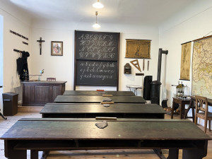 Přerovské muzeum má jedinečnou sbírku školních obrazů. Některé jsou až děsivé