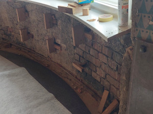 V prostějovském Národním domě řemeslníci pracují na opravě vzácných maleb a fresek