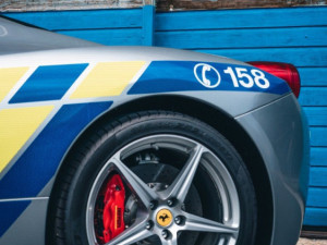 Ve Ferrari se proháněli kriminálníci, teď bude sloužit policistům