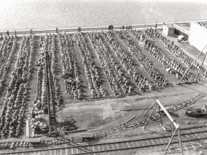 Shromaždiště zvonů na pražských Maninách v r. 1942