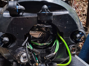 Robot poslal důležitá data z Hranické propasti. Z hlubin ho ale museli zachraňovat potápěči