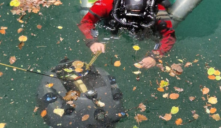 Robot pro podvodní zkoumání Hranické propasti posílá vědcům důležitá data