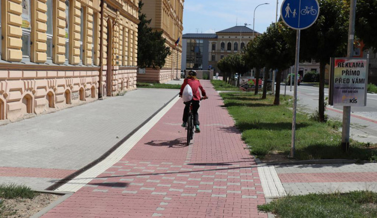 Takřka kilometr nové cyklostezky mohou využívat lidé v Přerově