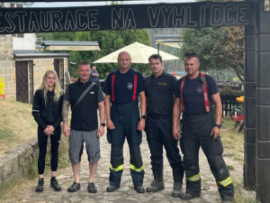 Extrémní zásah u Hřenska pohledem velitele: šedesát telefonátů denně a slaňování v šíleném terénu