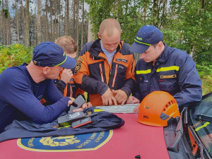 Extrémní zásah u Hřenska pohledem velitele: šedesát telefonátů denně a slaňování v šíleném terénu