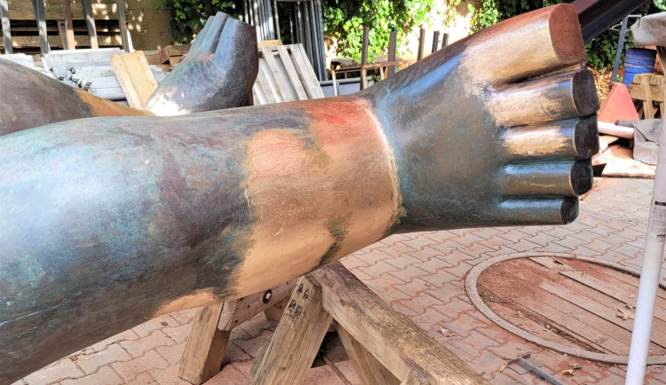 Oprava sochy Kryštofa, kterou poškodili zloději, je hotová. Brzy se vrátí na obchvat Olomouce