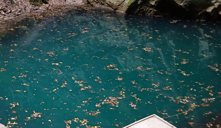 Jezírko Hranické propasti - ilustrační foto