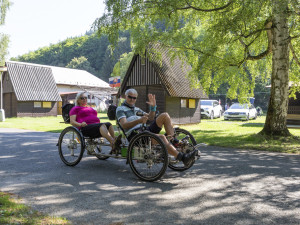 Nevšední peloton projíždí hanáckou krajinou: Šternberk hostí mezinárodní setkání lehokol