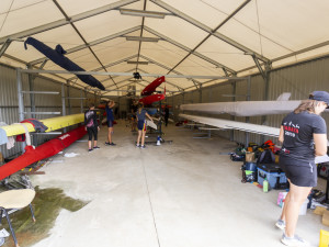 Dojíždění přes bahno a šatna v unimo buňce. Veslaři z Olomouce doufají v konec pětiletého exilu