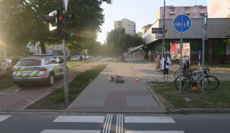 Opilý cyklista se zranil při pádu v Přerově
