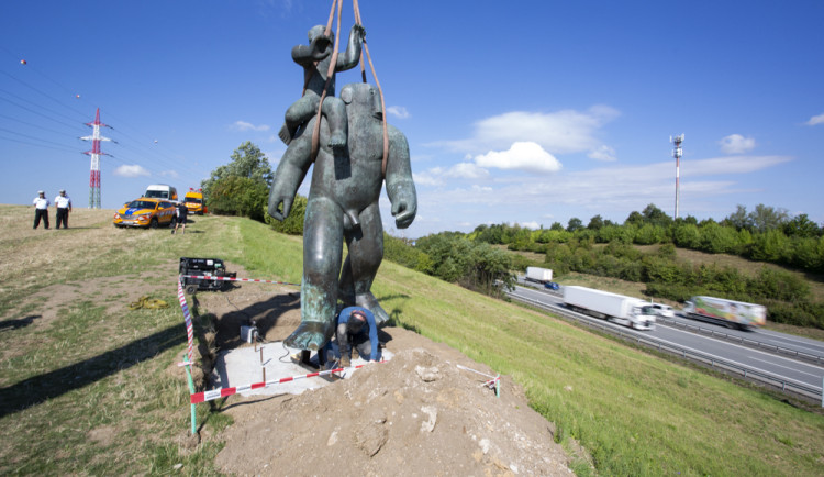 Svatý Kryštof znovu dohlíží na dálnici u Olomouce. Zloděje se najít nepodařilo