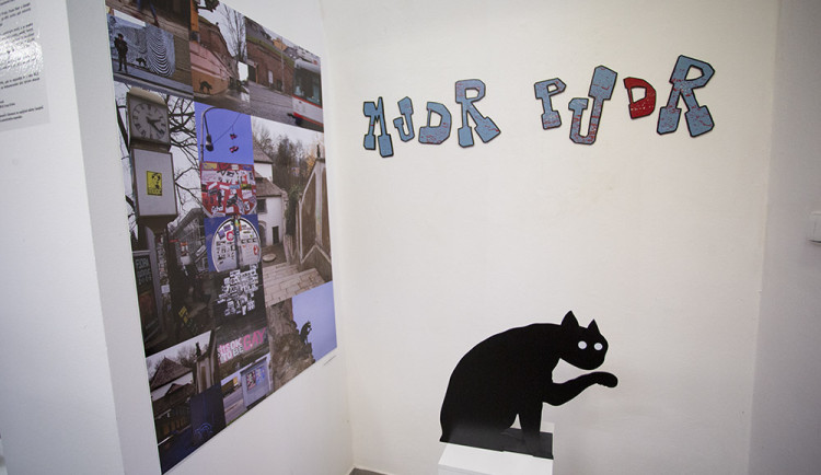 (NE)OBYČEJNÝ: Barevnými balónky rozjížděl Mudr Pudr éru street artu v Olomouci