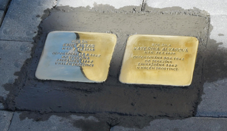 KAMENY ZMIZELÝCH: Kateřina a Emil Altarovi zemřeli v Malém Trostinci ve věku 16 a 12 let