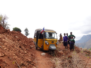 Každý i zdánlivě neřešitelný problém, má vždy řešení, říká cestovatel, který tuk-tukem projel Afriku