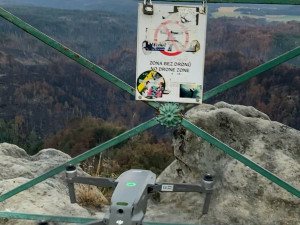 VIDEO: Armádní drony z Prostějova odhalily stovku skrytých ohnisek požáru v Českém Švýcarsku
