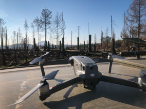 VIDEO: Armádní drony z Prostějova odhalily stovku skrytých ohnisek požáru v Českém Švýcarsku