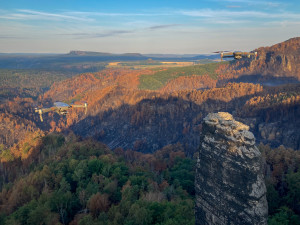 VIDEO: Armádní drony z Prostějova odhalily stovku skrytých ohnisek požáru v Českém Švýcarsku