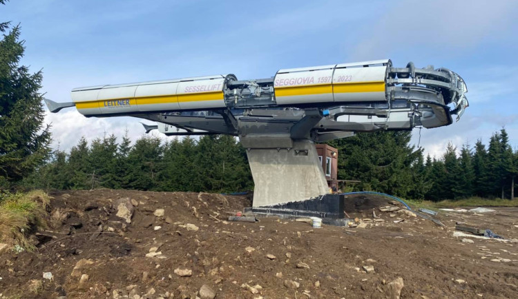 Stavba nové lanovky v roce 2021