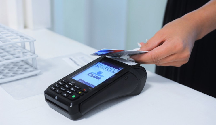 size3-166116999908-139-zaplatit-kartou-poplatek-na-pohotovosti-nebo-nadstandard-v-nemocnici-dnes-uz-samozrejmost