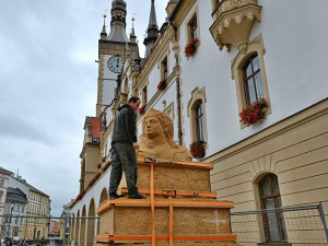 V Olomouci vzniká pískovcová socha císařovny Marie Terezie. Probíhá Týden vojenské historie