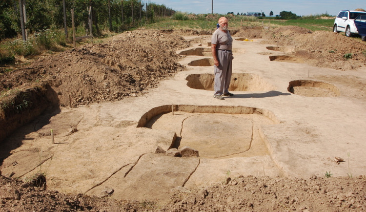 U Dětkovic archeologové objevili tisíce let staré hroby, některé byly vykradené