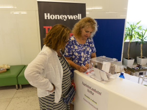 Fyzikální experimenty či inovativní simulace z Honeywellu. Veletrh nápadů inspiroval učitele