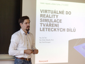 Fyzikální experimenty či inovativní simulace z Honeywellu. Veletrh nápadů inspiroval učitele