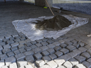 FOTOGALERIE: Stavba olomoucké náplavky míří do finiše. Město řeší náročnost údržby