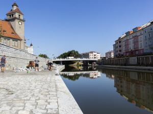 FOTOGALERIE: Stavba olomoucké náplavky míří do finiše. Město řeší náročnost údržby