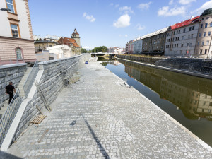 FOTOGALERIE: Stavba olomoucké náplavky míří do finiše. Město řeší náročnost údržby