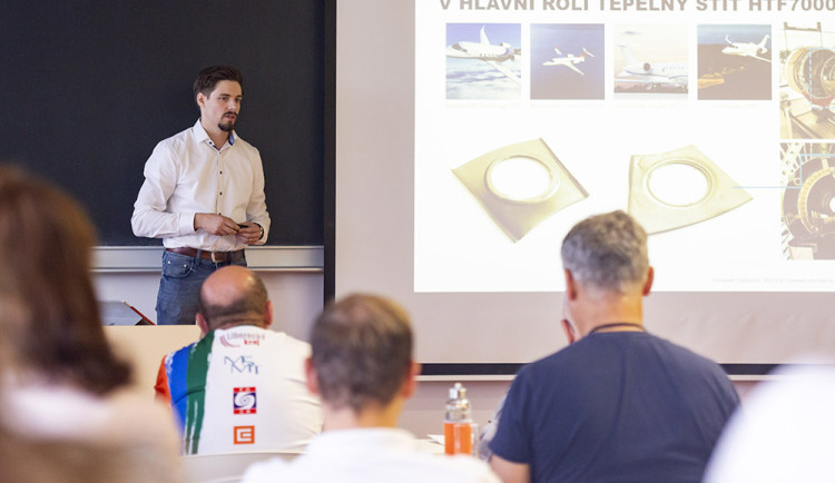 Fyzikální experimenty či inovativní simulace z Honeywellu. Veletrh nápadů inspiroval učitele