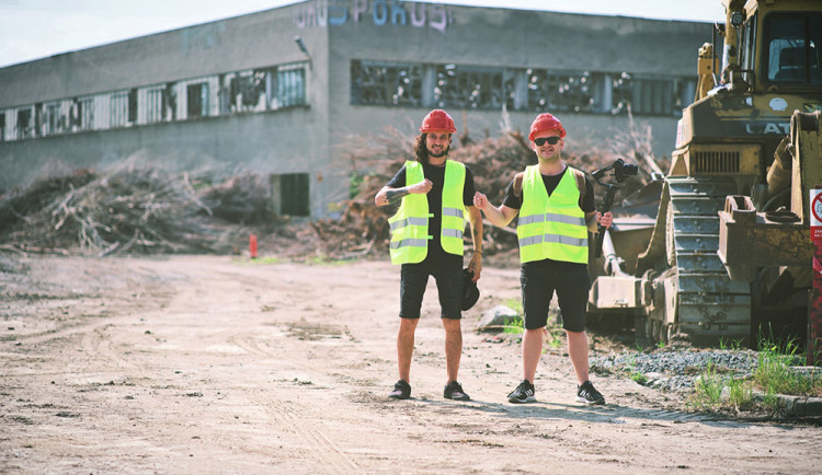 Osud areálu na Velkomoravské ulici v Olomouci zmapovala dvojice dokumentaristů Marek Pešl a Jakub Plánka.