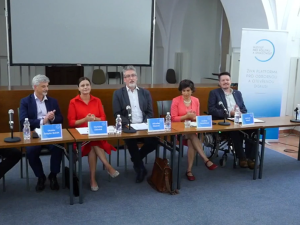 Předvolební debata v Olomouci: kandidáti diskutovali o bydlení, parkování i platbách za MHD jako za Netflix