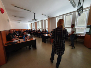 Jak bojovat s lesním požárem bez vody: Hasičům předal zkušenosti odborník z Mexika