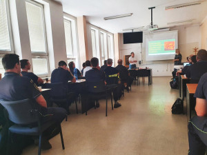 Jak bojovat s lesním požárem bez vody: Hasičům předal zkušenosti odborník z Mexika