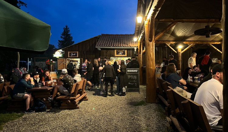 Konec večírků na Hloučele. Město vyzvalo provozovatele, ať ukončí hudební produkce