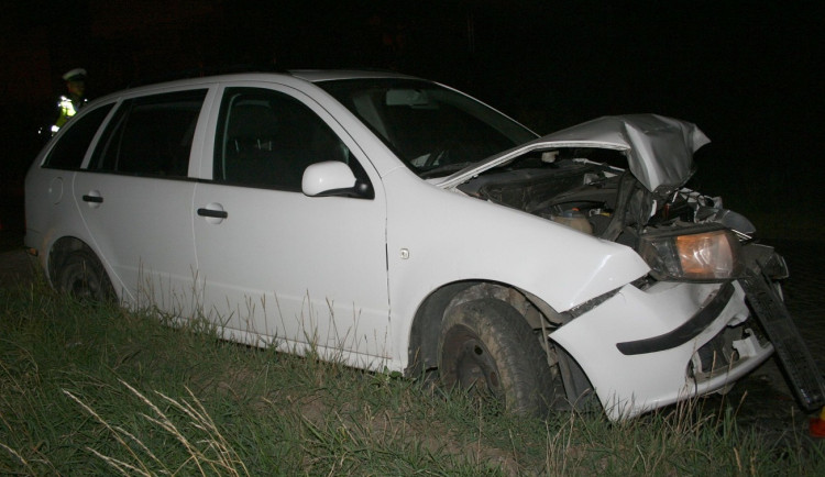 Řidička s dvě a půl promile narazila v Olomouci do auta, které zpomalilo. Hrozí jí tři roky