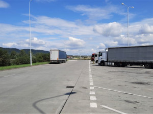 Odpočívky pro stovky kamionů u Moravičan nebo Litovle? Hloupost, odmítají záměr zemědělci