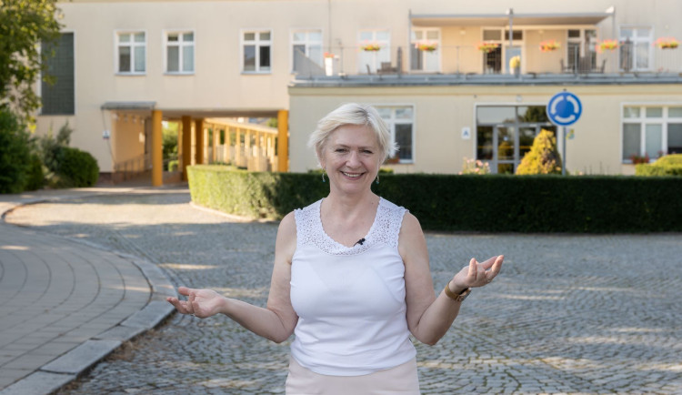 Město musí pomáhat rodinám, které o své blízké pečují doma, říká Eva Machová