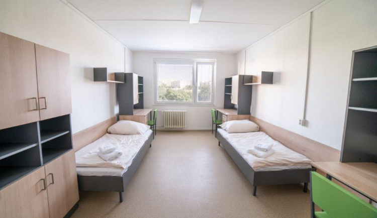 Kolejné v Hradci zdražilo, přesto je o postele mela