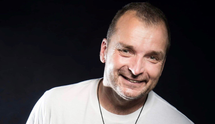 Poslední rozloučení se zpěvákem Pavlem Novákem bude v pondělí v kostele svatého Vavřince v Přerově